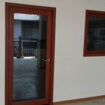 puerta-y-ventana-con-vidrio-de-madera-carpinteria-slp